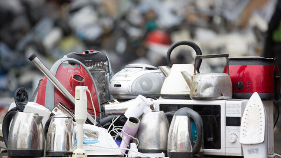 Как Ирландия возвращает электроотходы в рециркулярную экономику 