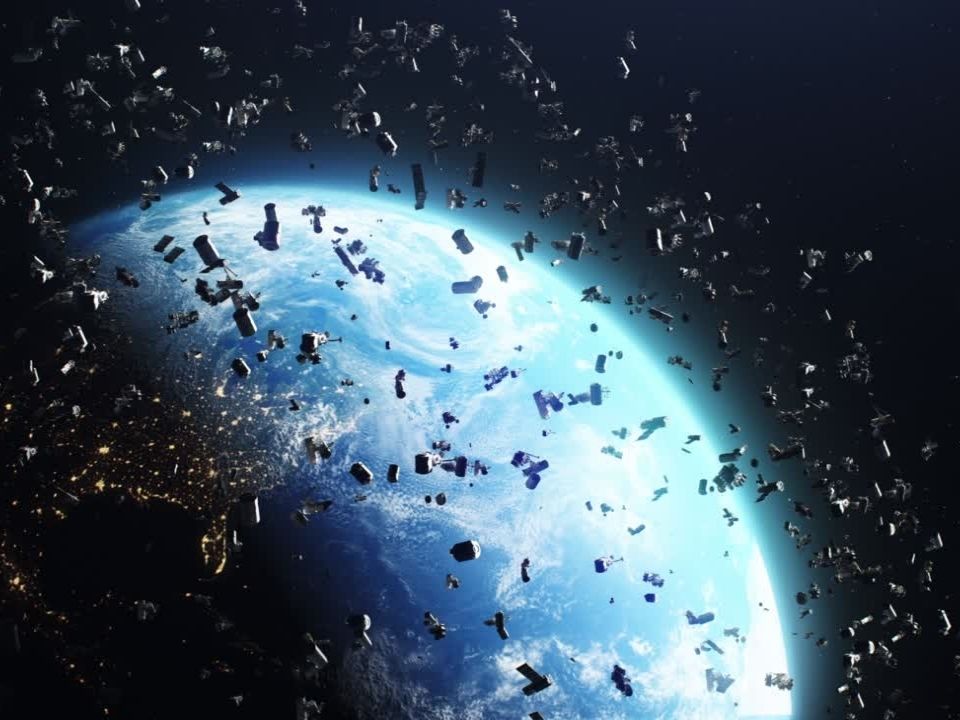 Китай запустил в космос разработку по уничтожению космического мусора. 