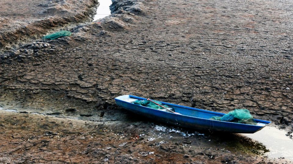 Озера мельчают. Вода бросает человека? 