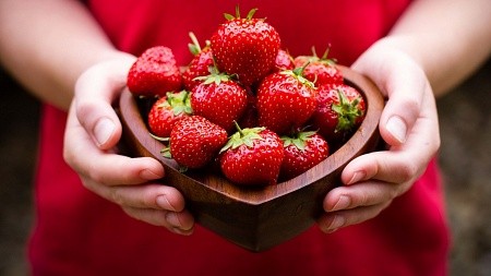 Грядка для клубники 30*100 40мкм белая ПВД Грядка для клубники 30*100 40мкм белая ПВД